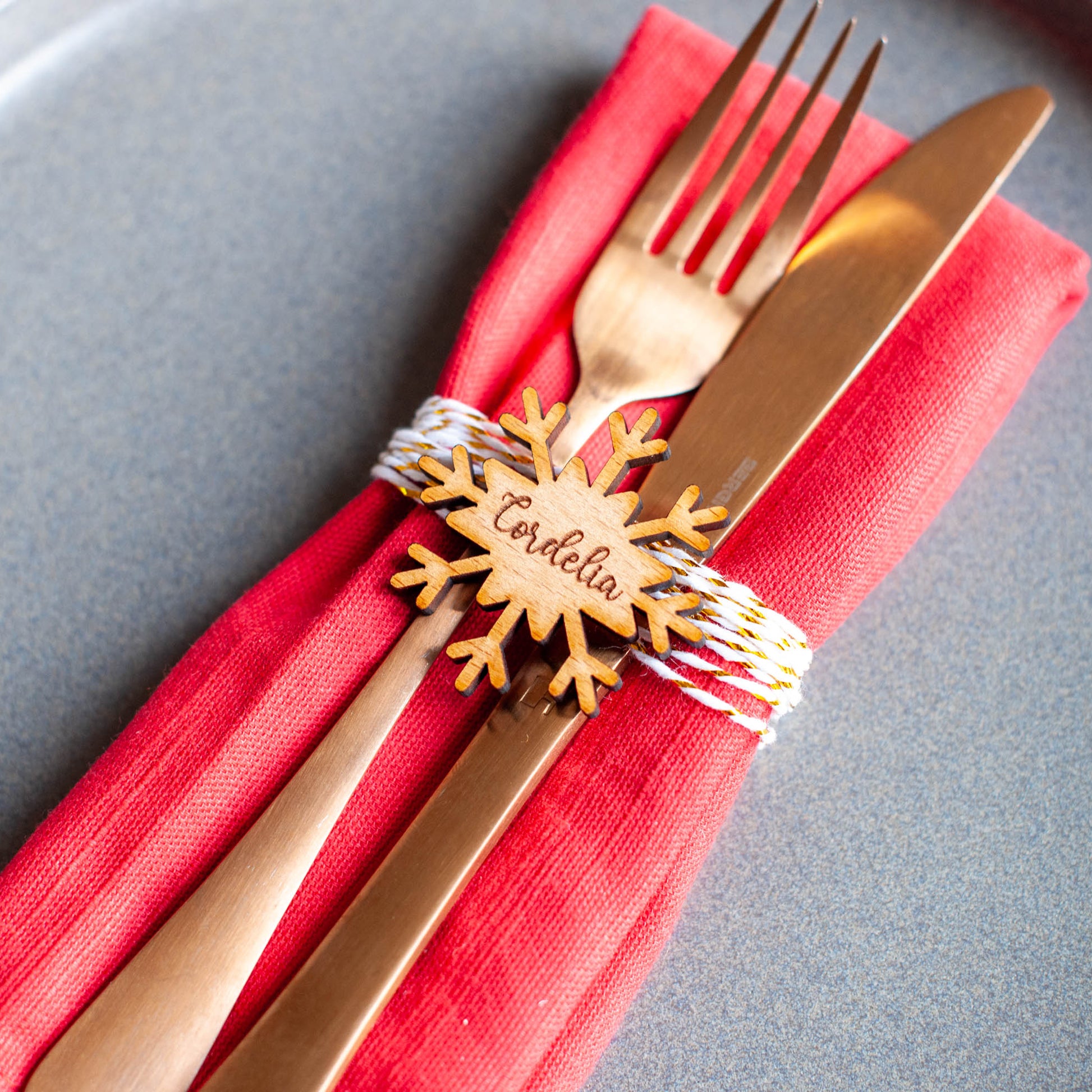 Christmas place name in the shape of a snowflake for winter décor