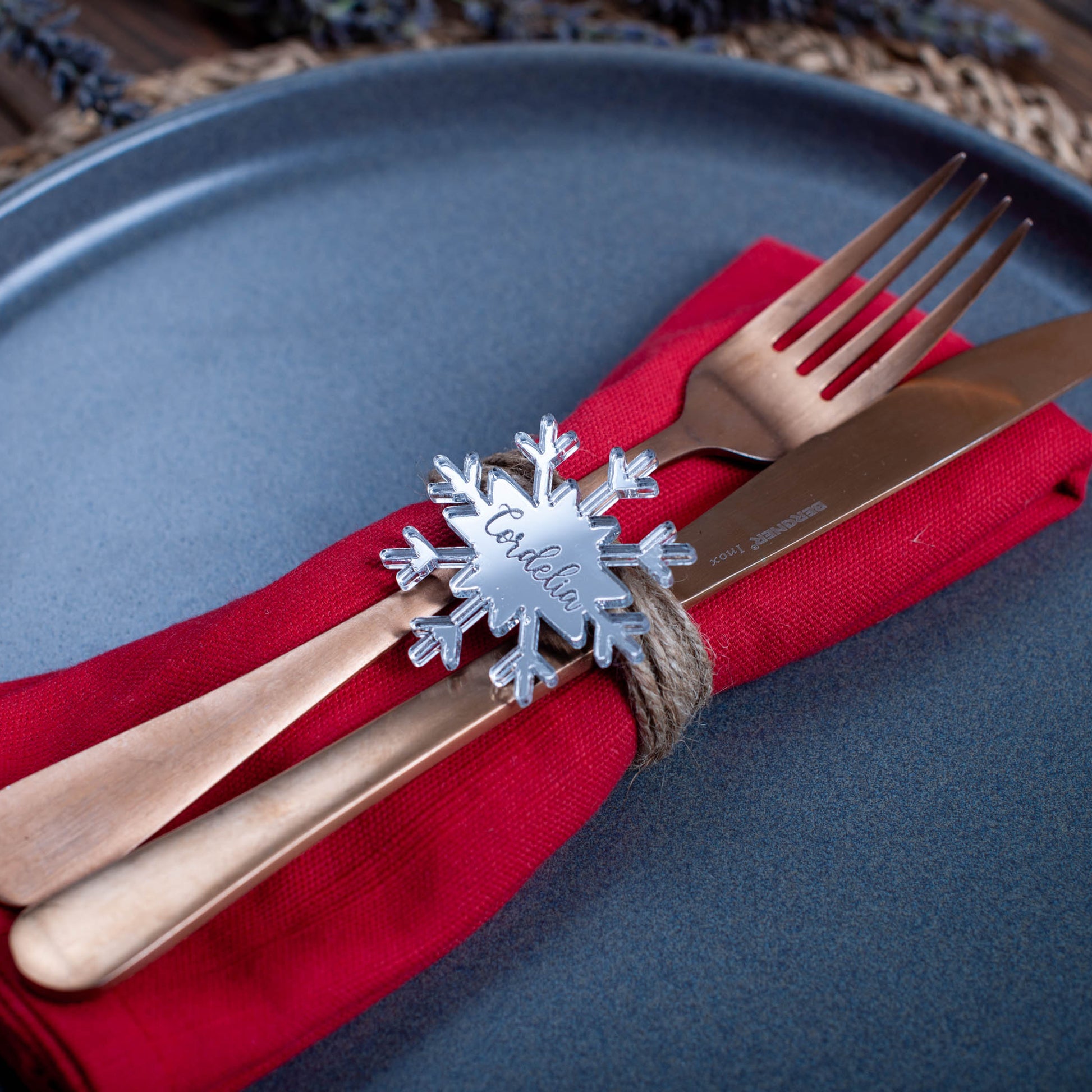 Snowflake place setting ornament personalised with guest name