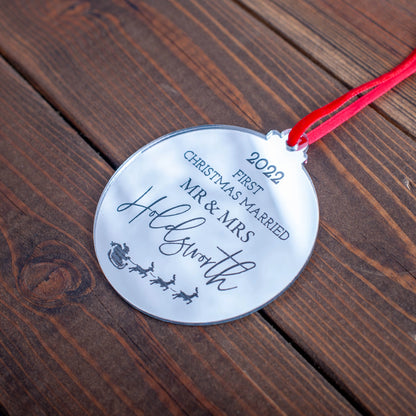 Luxury engraved mirror bauble with romantic couple design