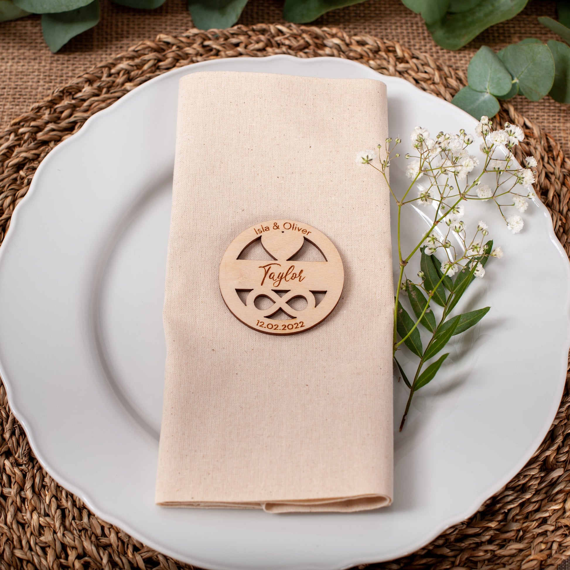 Engraved circle place card with heart and infinity detail for wedding decor