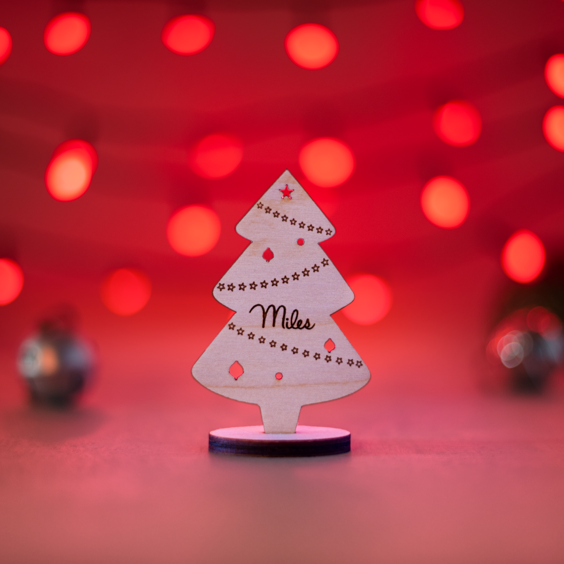 Luxury winter wedding table setting with free-standing tree name ornaments