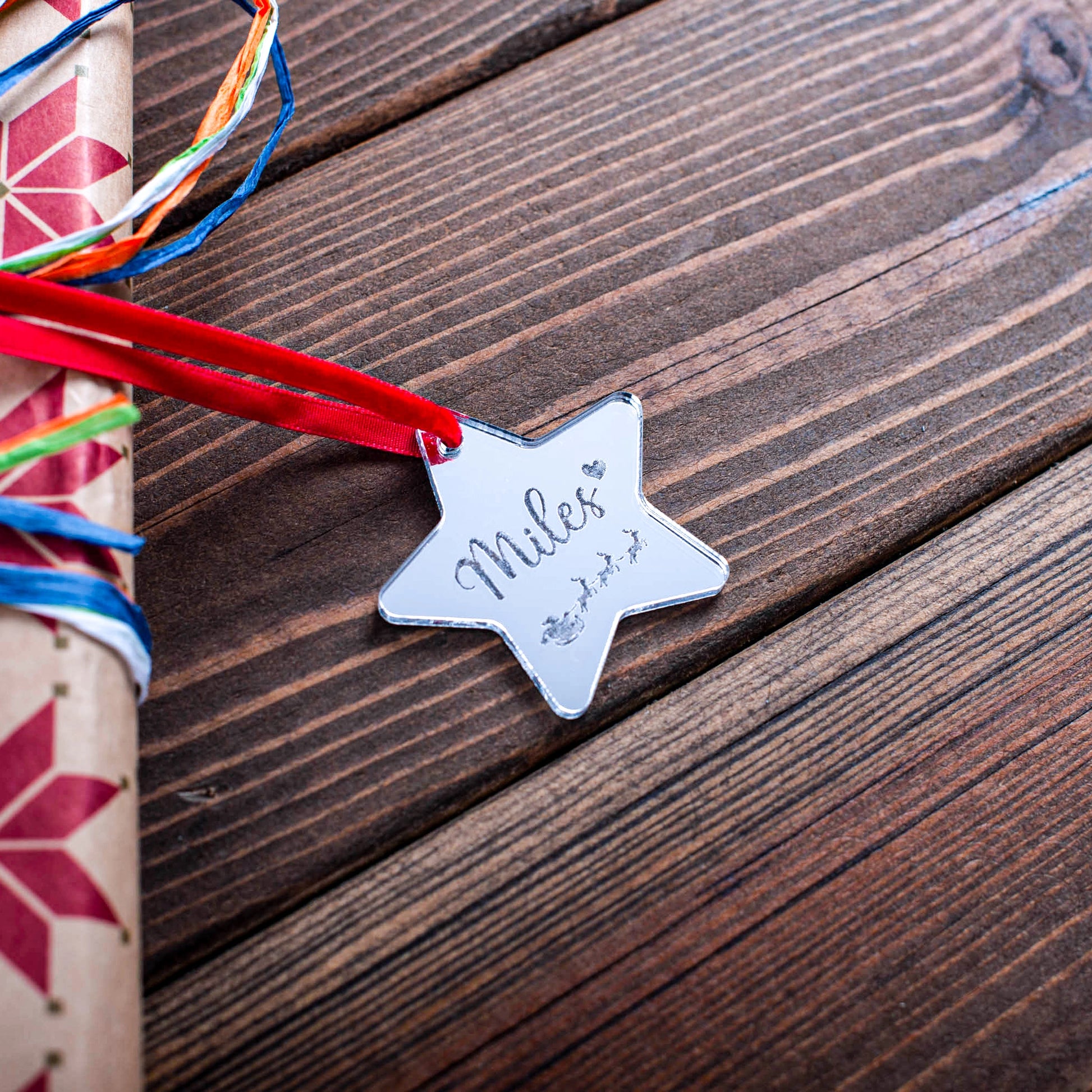 Personalised silver mirror star tag with engraved name and festive design