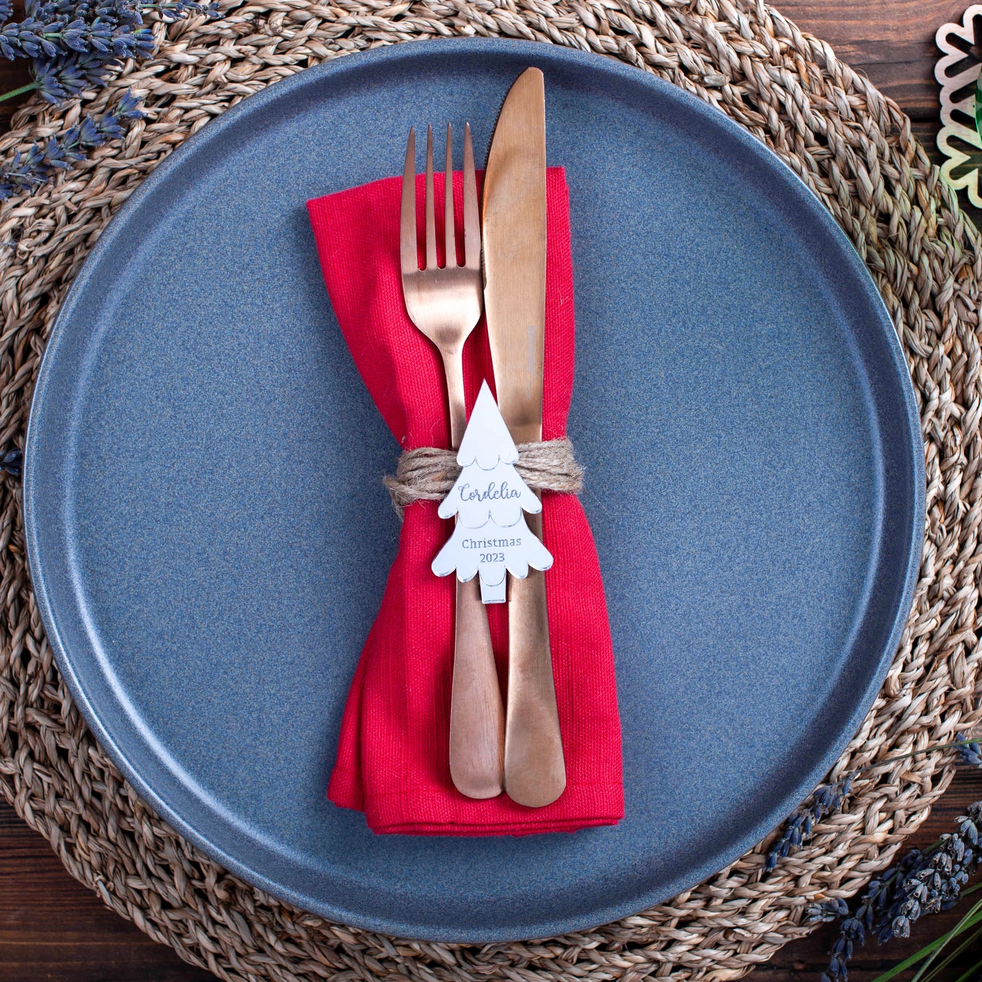 Laser-engraved silver mirror Christmas tree décor on elegant table