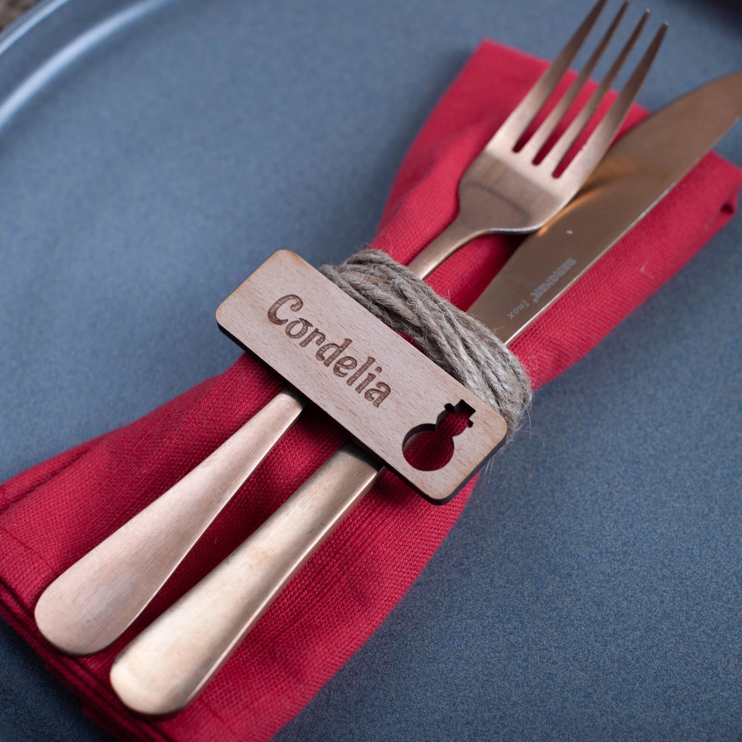 Wooden table name card engraved with guest name and snowman cutouts