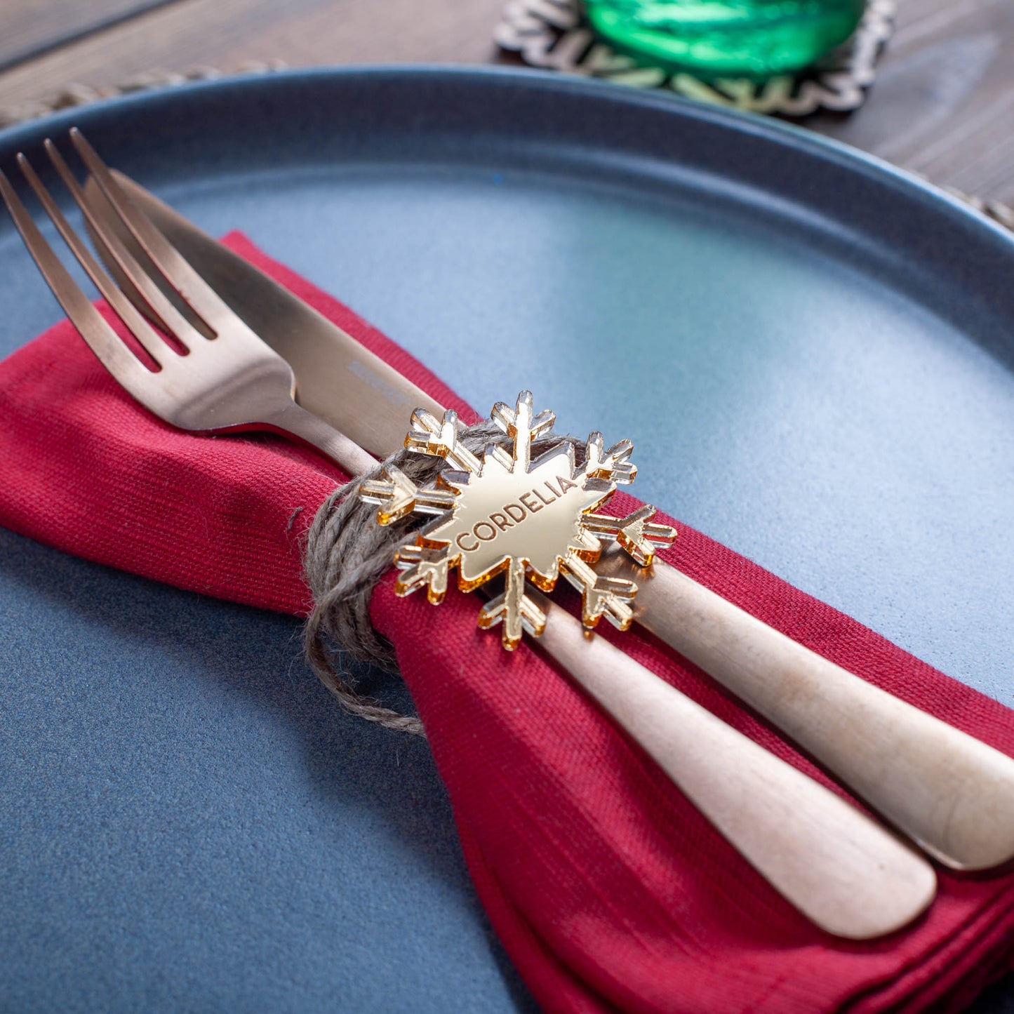Modern winter table decor with personalised snowflake