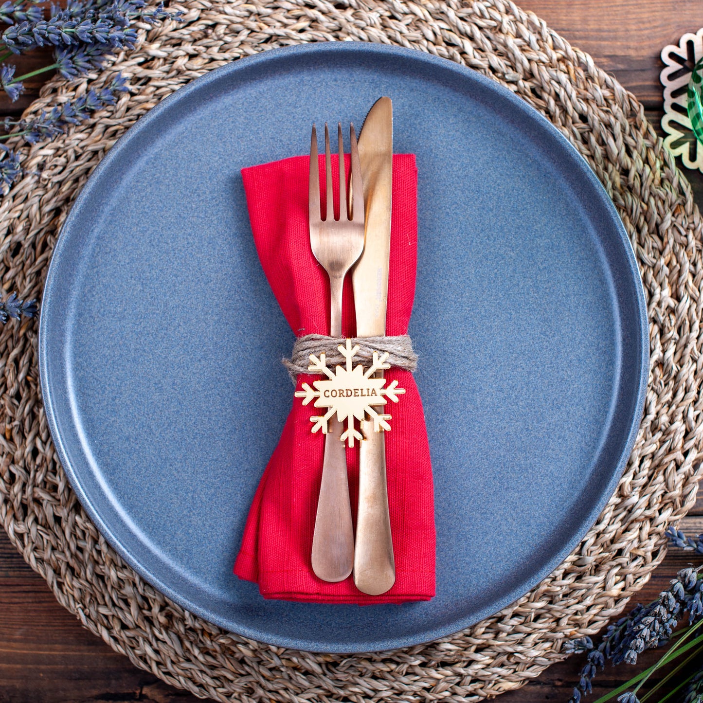 Minimalist Christmas tablescape featuring personalised snowflake place settings
