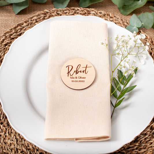 Engraved wooden circle name place for wedding or party decor