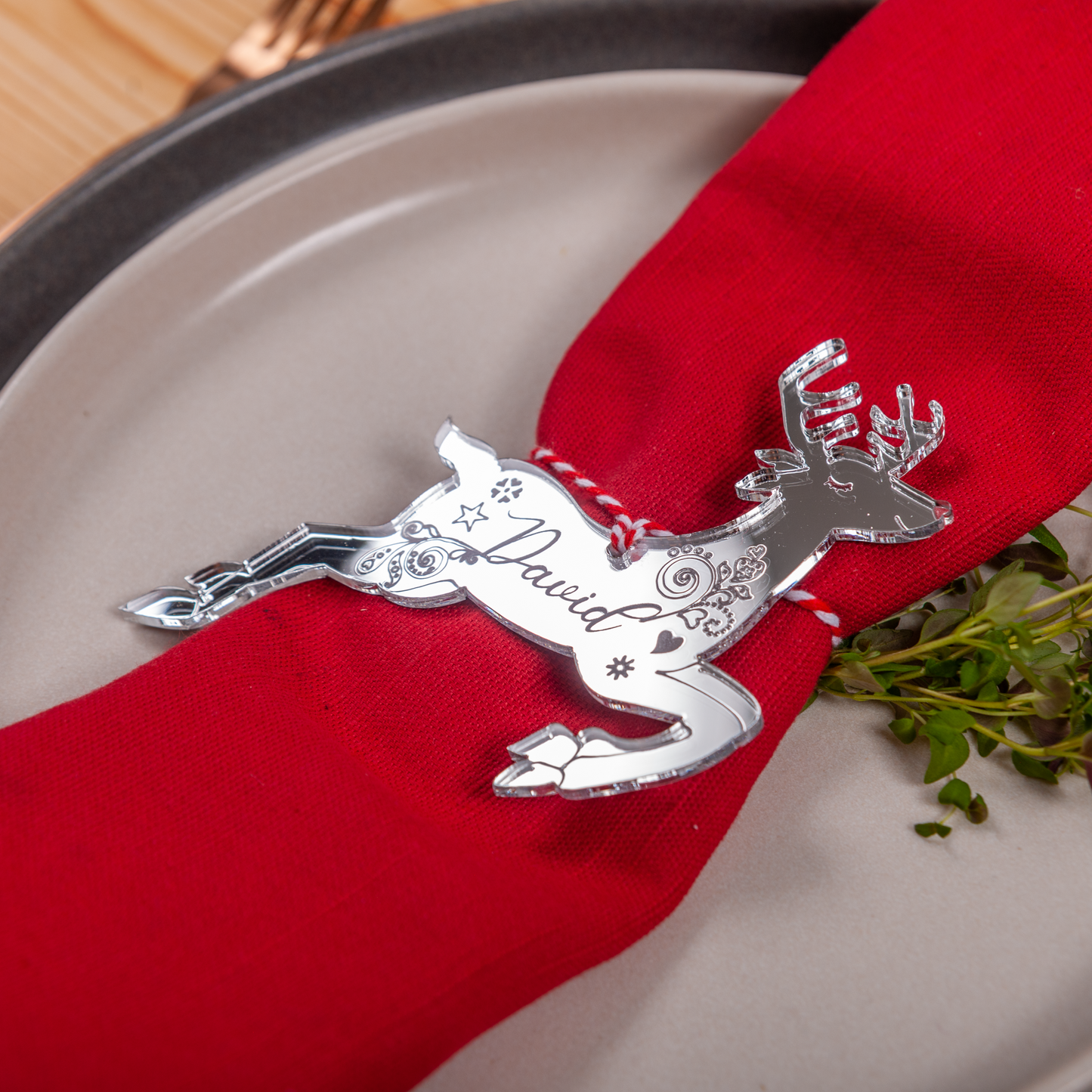 Luxury Siver Mirror Christmas table with engraved reindeer name decorations for hosting